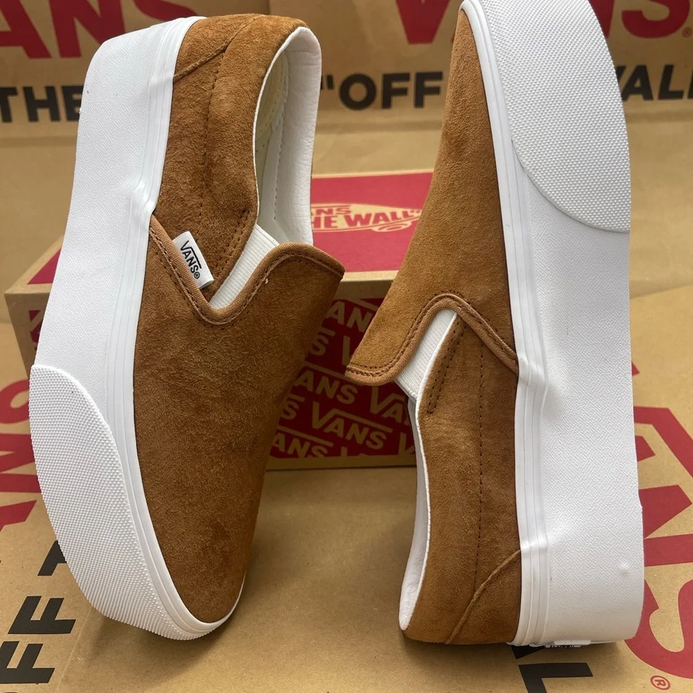Vans NUBUCK Classic Slip-On Platform Shoe
Stackform Sneakers 
Nubuck Chipmunk - Picture 12 of 16